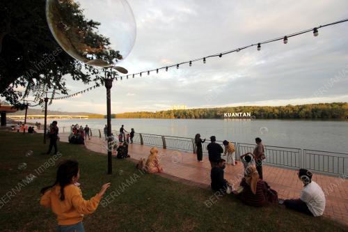 AKTIVITI ORANG RAMAI CUTI HUJUNG MINGGU