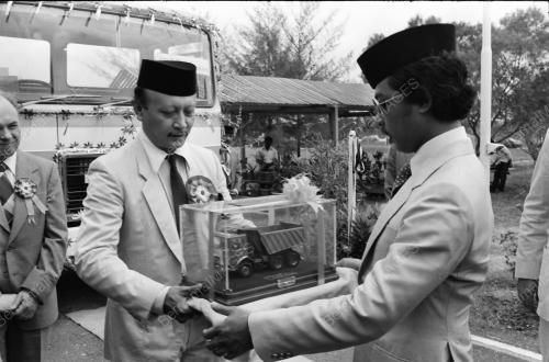 KERETA TOMAN