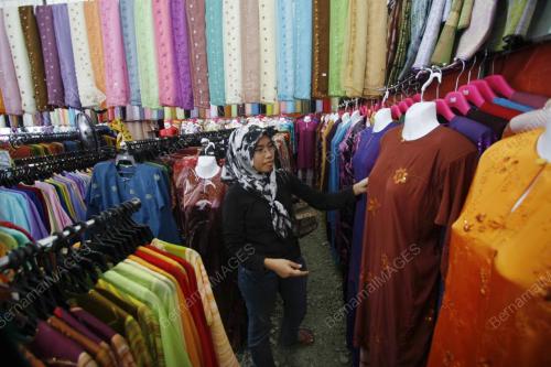 PAKAIAN RAYA