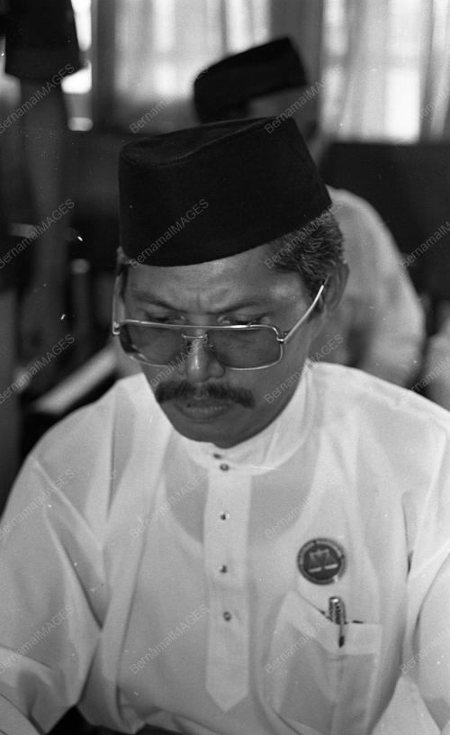 PENAMAAN CALON