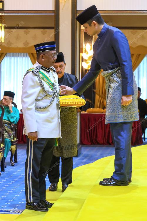 TENGKU HASSANAL IBRAHIM ALAM SHAH AL SULTAN ABDULLAH