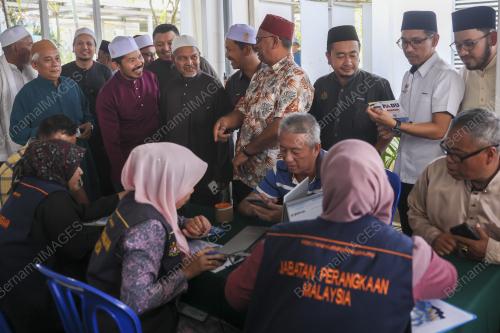 DATUK SERI DR MOHD UZIR MAHIDIN