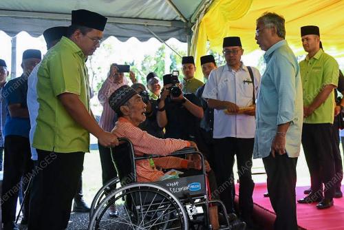 AL-SULTAN ABDULLAH RI'AYATUDDIN AL-MUSTAFA BILLAH SHAH