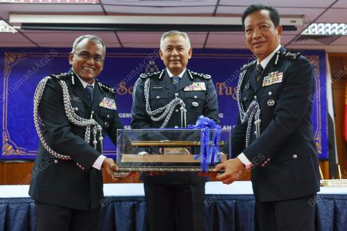 TAN SRI ACRYL SANI ABDULLAH SANI
