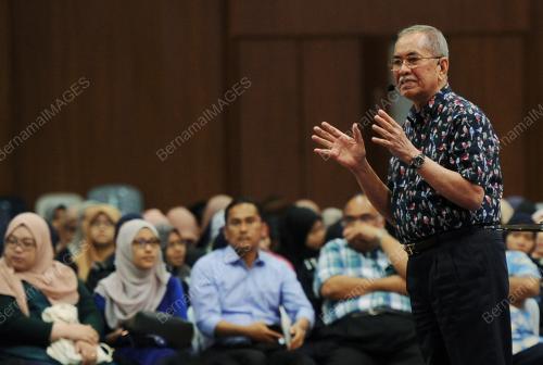 PH05_11052017_JUNAIDI