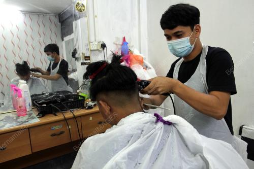 TINJAUAN OPERASI KEDAI GUNTING RAMBUT