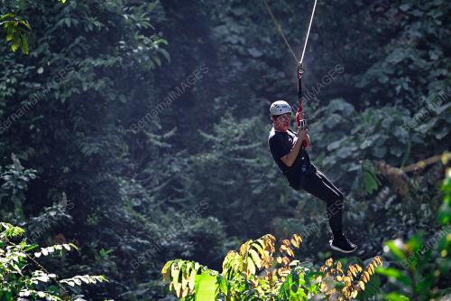 VIA FERRATA DAN ZIPLINE DI GUA TAGANG