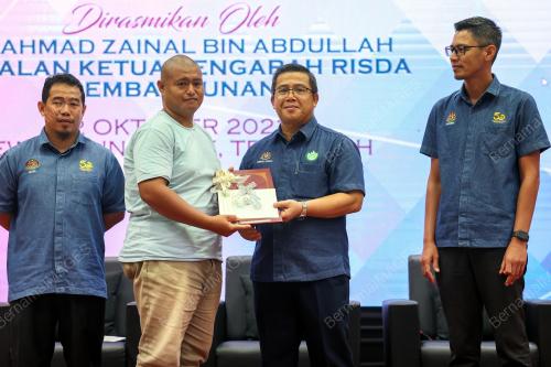 AHMAD ZAINAL ABDULLAH