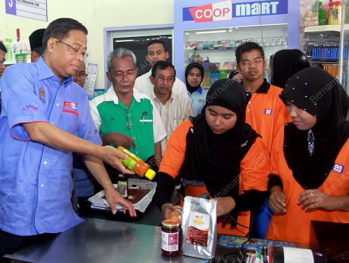 DATUK SERI ISMAIL SABRI YAAKOB