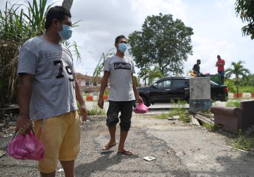 PEMILIK BOT NELAYAN EDAR IKAN PERCUMA