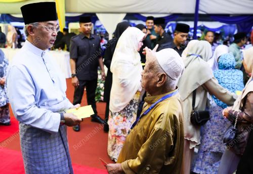 AL-SULTAN ABDULLAH RI'AYATUDDIN AL-MUSTAFA BILLAH SHAH