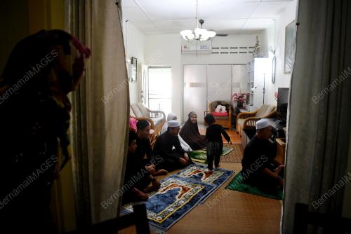 SOLAT RAYA AIDILFITRI DI RUMAH
