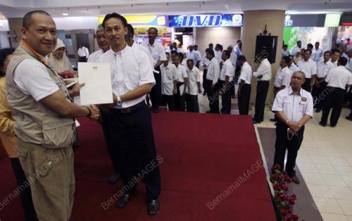 MOHAMED NAZRI ABDUL AZIZ