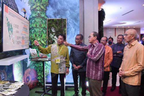 DATUK SERI WAN ROSDY WAN ISMAIL & DATUK SERI TAKIYUDDIN HASSAN