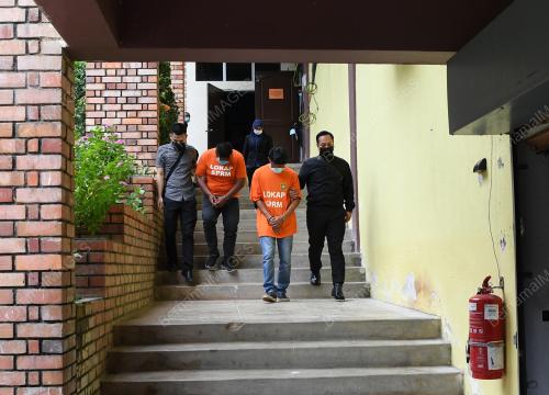 RASUAH KAKITANGAN FELDA