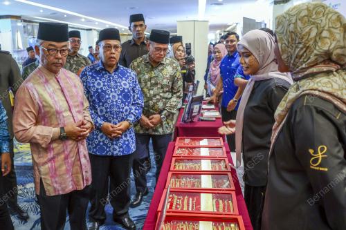 AL-SULTAN ABDULLAH RI'AYATUDDIN AL-MUSTAFA BILLAH SHAH