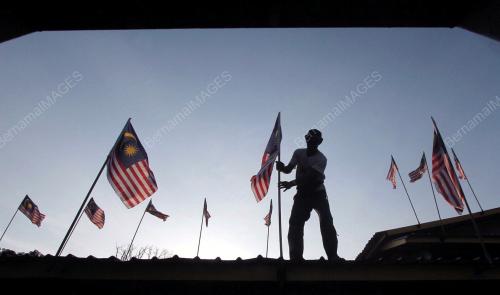 PH05_14082014_BENDERA