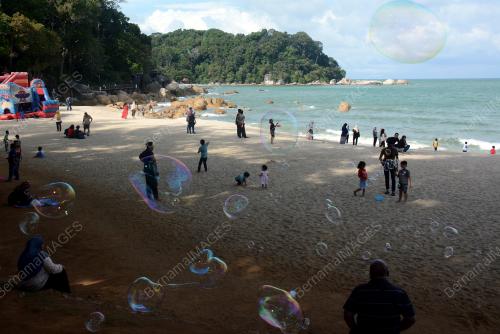 PANTAI TELUK CEMPEDAK