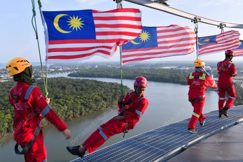 PETUGAS KUANTAN 188 ZAHIR RASA CINTA KEPADA NEGARA DI UDARA