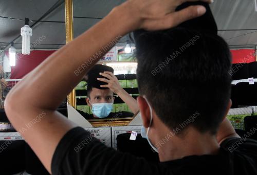 MEMBELI BELAH RAYA