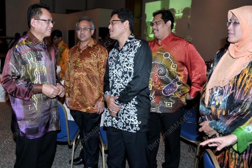 PH05_16102012_GAMBANG1