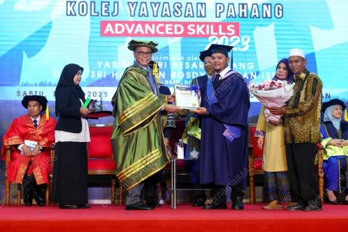 DATUK SERI WAN ROSDY WAN ISMAIL
