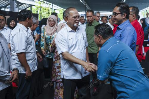 DATUK SERI WAN ROSDY WAN ISMAIL