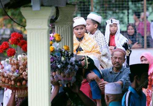 BERKHATAN TRADISI