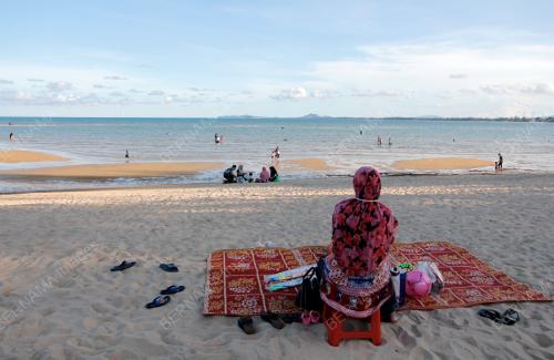 SUASANA CUTI HUJUNG MINGGU DI PANTAI CHERATING