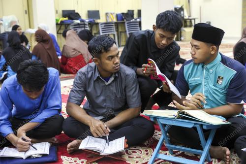 BELIA ORANG ASLI BERTADARUS AL QURAN