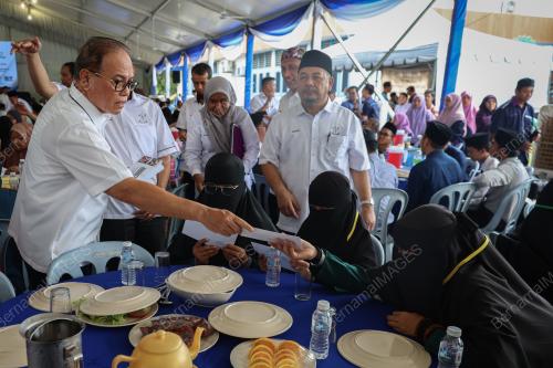 DATUK SERI WAN ROSDY WAN ISMAIL