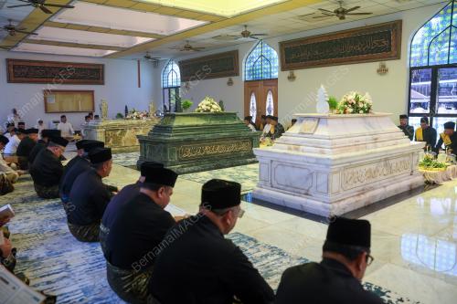 TENGKU HASSANAL IBRAHIM ALAM SHAH AL SULTAN ABDULLAH