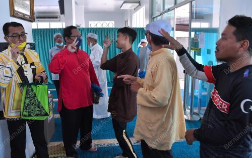 JURUBAHASA ISYARAT UNTUK KHUTBAH JUMAAT