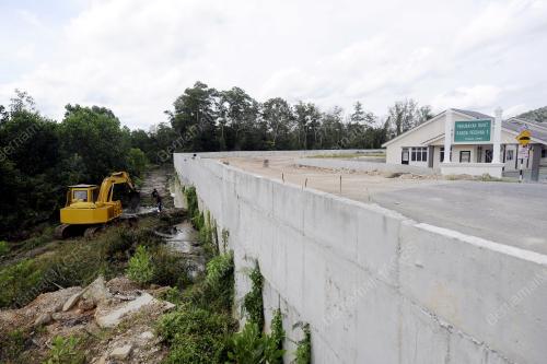 PH05_23112015_BANJIR