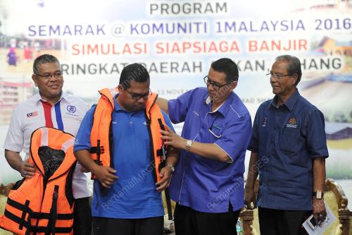PH05_23112016_BANJIR