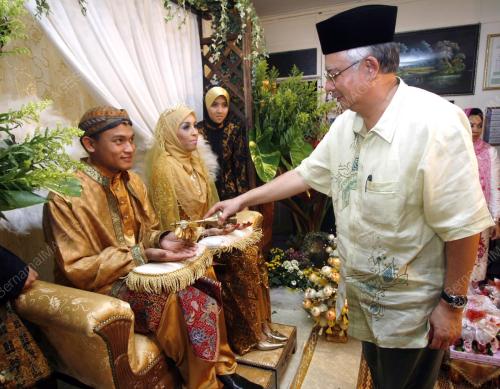 MOHD NAJIB TUN ABDUL RAZAK