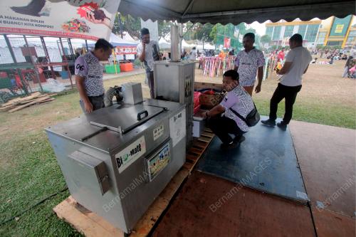 MESIN PENGURAIAN SISA MAKANAN MENJADI BAJA KOMPOS