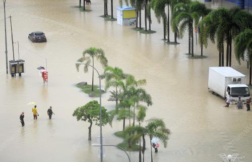 PH05_24122012_BANJIR