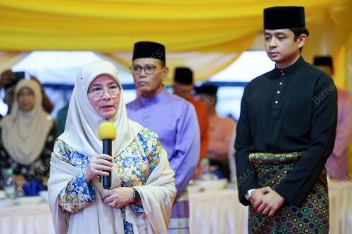 TUNKU AZIZAH AMINAH MAIMUNAH ISKANDARIAH