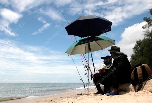 PEMANCING IKAN SANGGUP BERPANAS DEMI HOBI