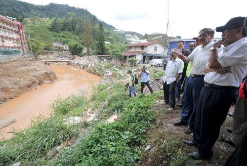 PH05_26102013_BANJIR