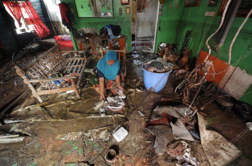 PH05_26122012_BANJIR