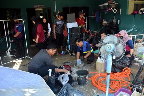 SUKARELAWAN PASCA BANJIR