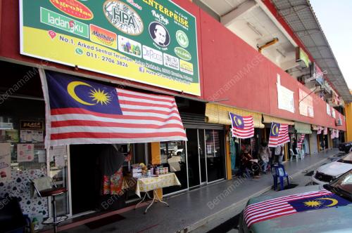 JALUR GEMILANG DI PREMIS PERNIAGAAN