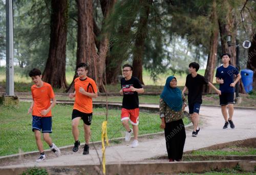 RIADAH DI TAMAN GELORA