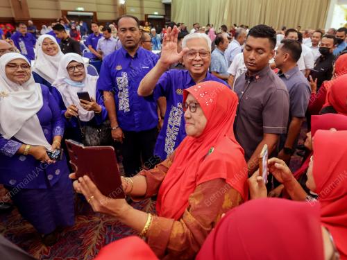 DATUK SERI ISMAIL SABRI YAAKOB
