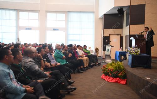 DATUK AYOB KHAN MYDIN PITCHAY