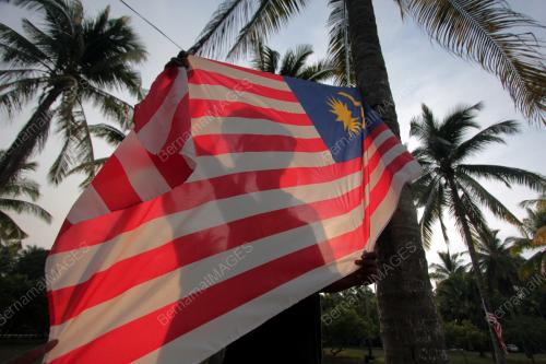 BERSEMANGAT UNTUK MENYAMBUT HARI KEBANGSAAN