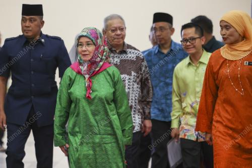 TUNKU AZIZAH AMINAH MAIMUNAH ISKANDARIAH