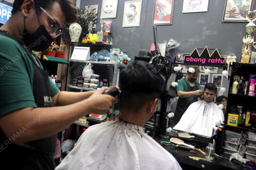 KEDAI GUNTING RAMBUT